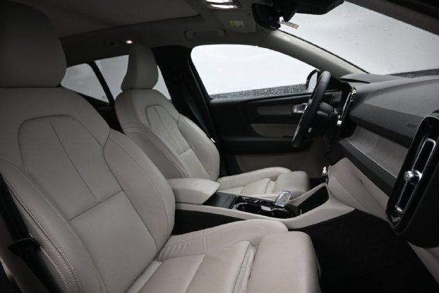 Used 2023 Volvo XC40 B5 Ultimate w/ Climate Package AWD/4WD image 34