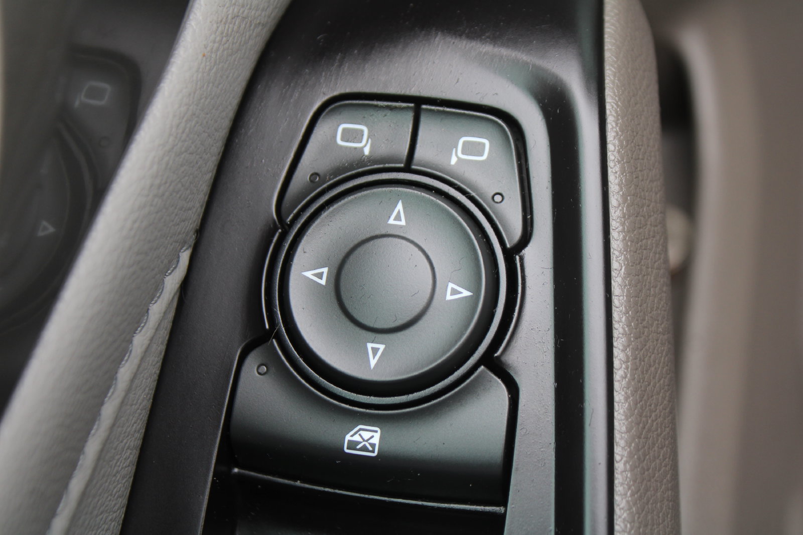 Used 2020 Chevrolet Traverse LT FWD image 21