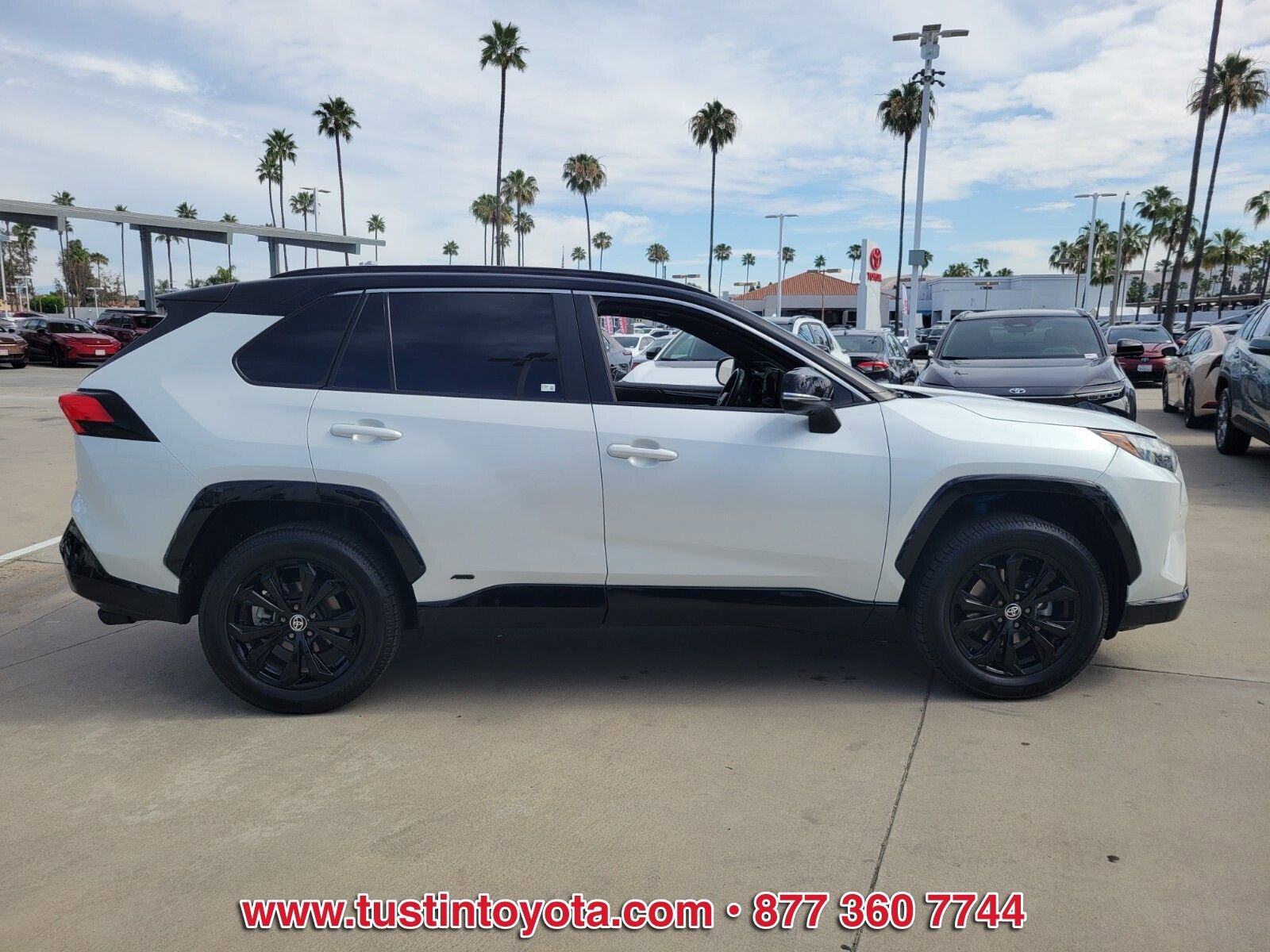 Used 2024 Toyota RAV4 XSE w/ Advanced Technology Package AWD/4WD image 3