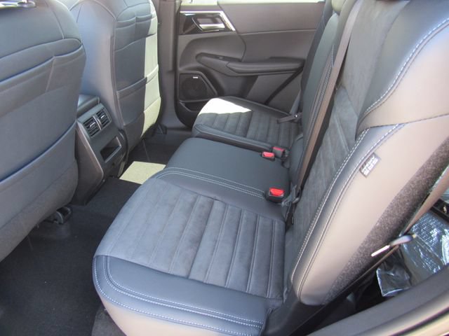 New 2026 Mitsubishi Outlander SE FWD image 16