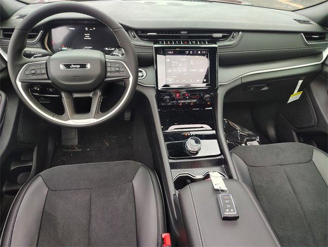 New 2025 Jeep Grand Cherokee Altitude image 15