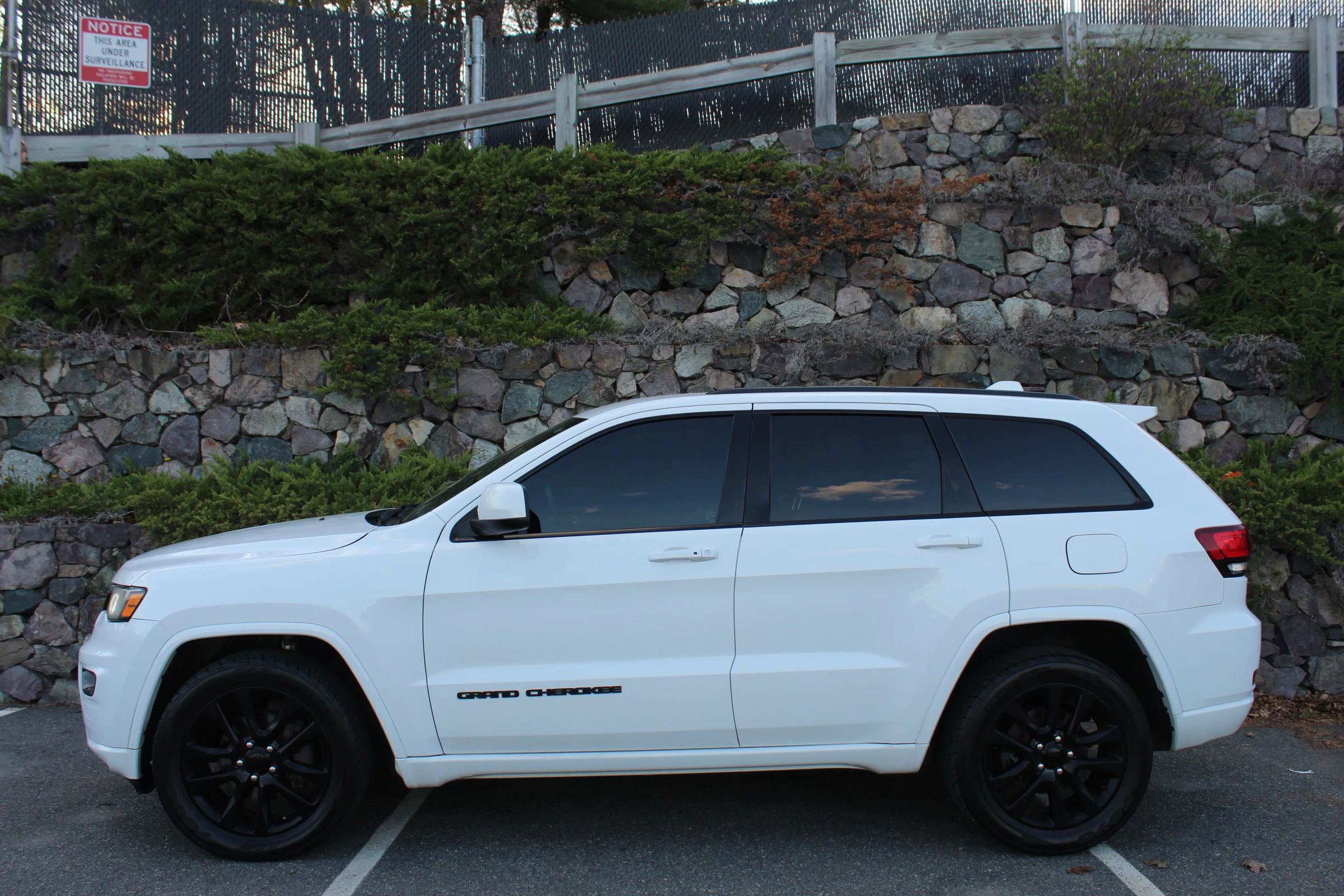 Used 2019 Jeep Grand Cherokee Altitude AWD/4WD image 6