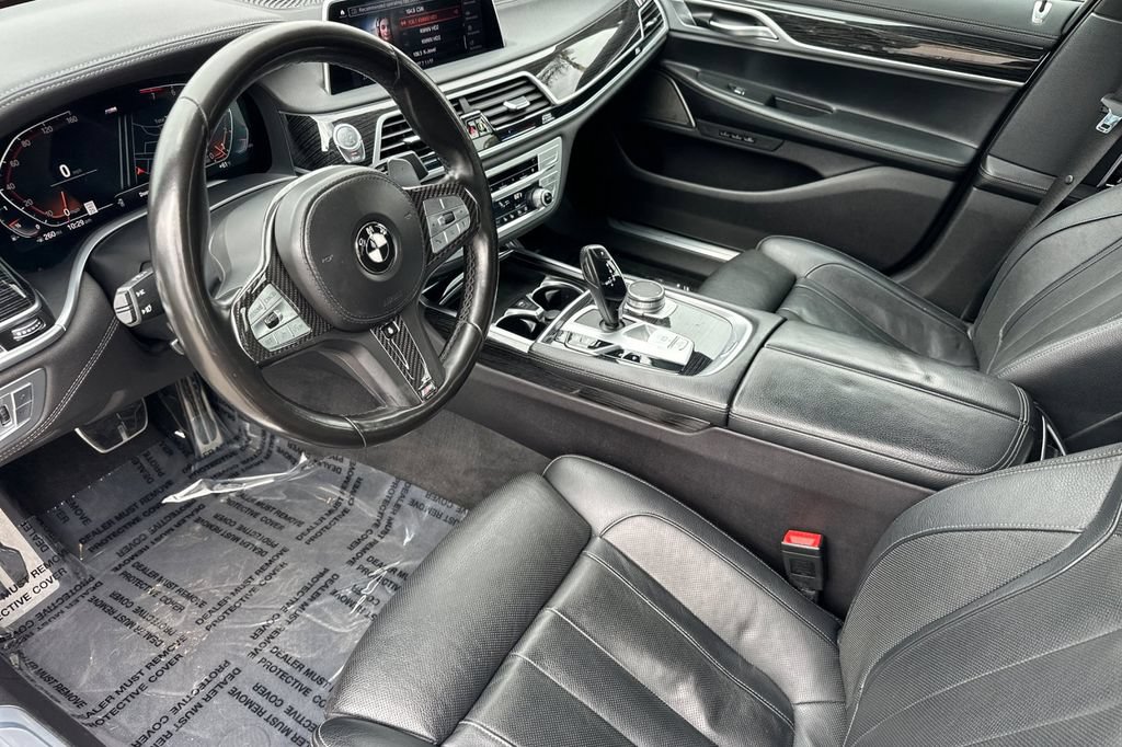Used 2022 BMW 740i w/ M Sport Package RWD image 9