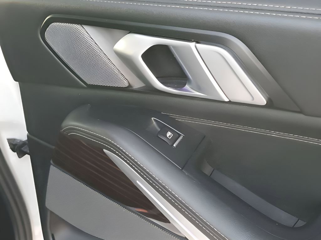 Used 2025 BMW X5 xDrive50e image 50