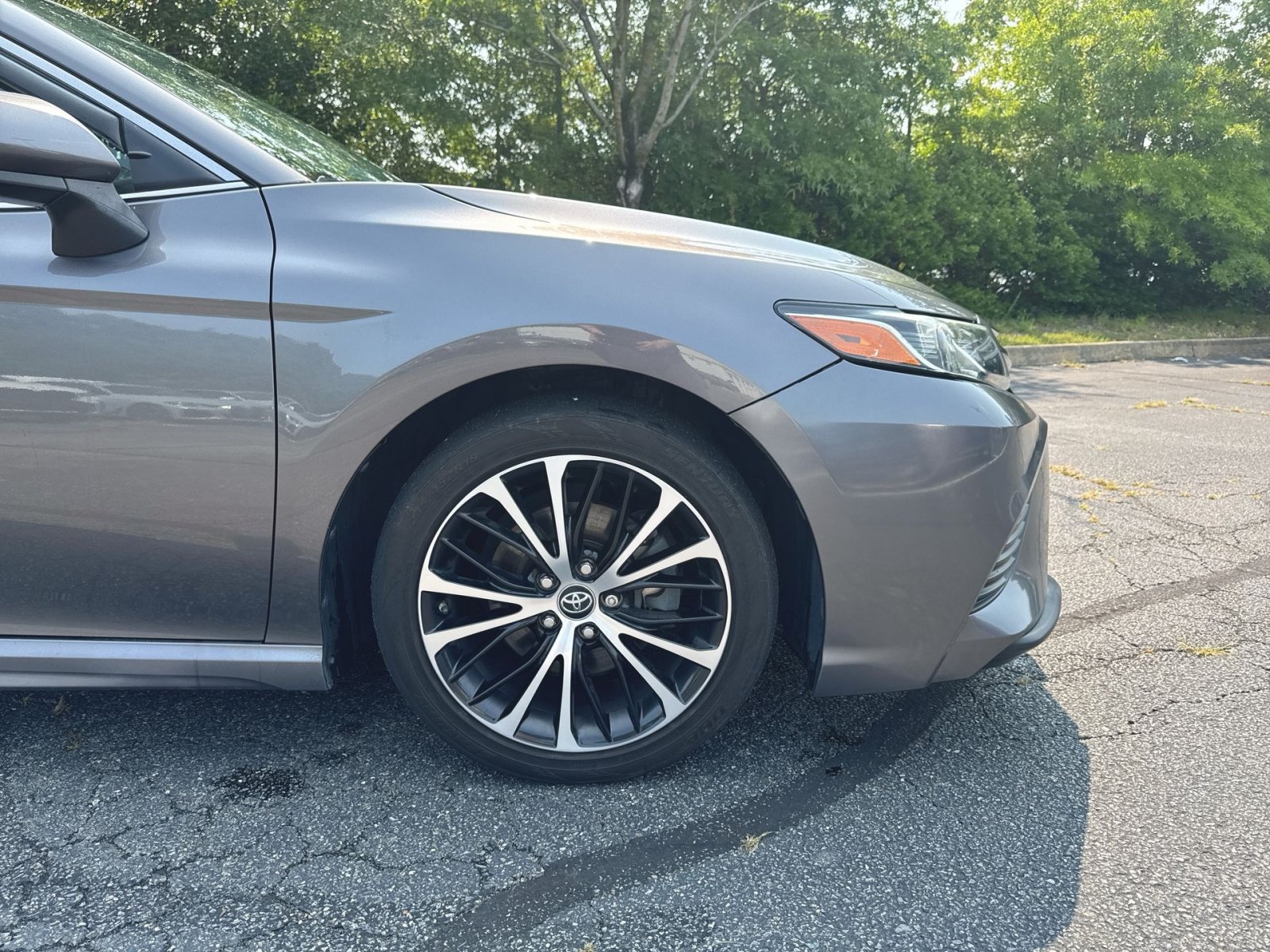 Used 2019 Toyota Camry SE FWD image 2