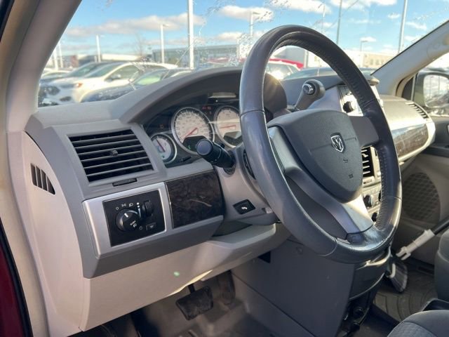 Used 2010 Dodge Grand Caravan SXT image 9