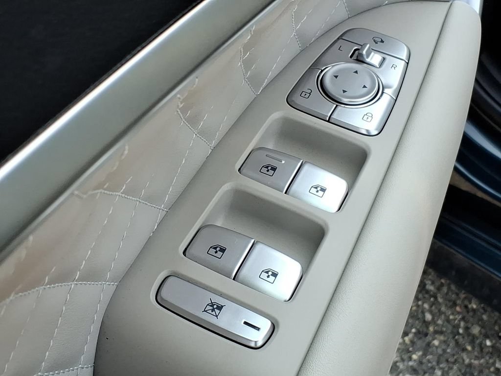 Used 2022 Genesis G70 3.3T w/ Sport Prestige Package AWD/4WD image 14