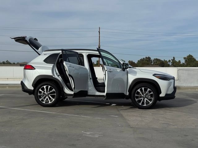 Used 2025 Toyota Corolla Cross XLE w/ Convenience Package FWD image 31