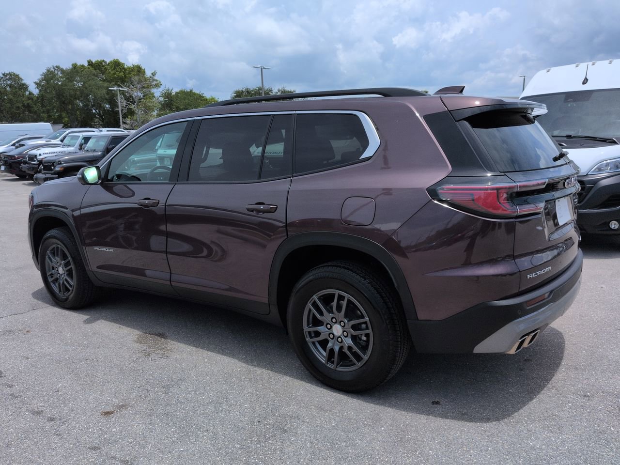 Used 2025 GMC Acadia Elevation FWD image 7