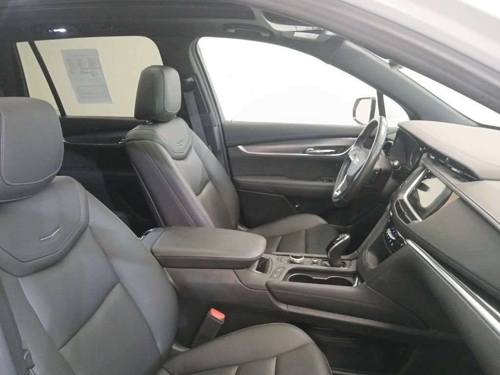 Used 2024 Cadillac XT6 Luxury AWD/4WD image 13