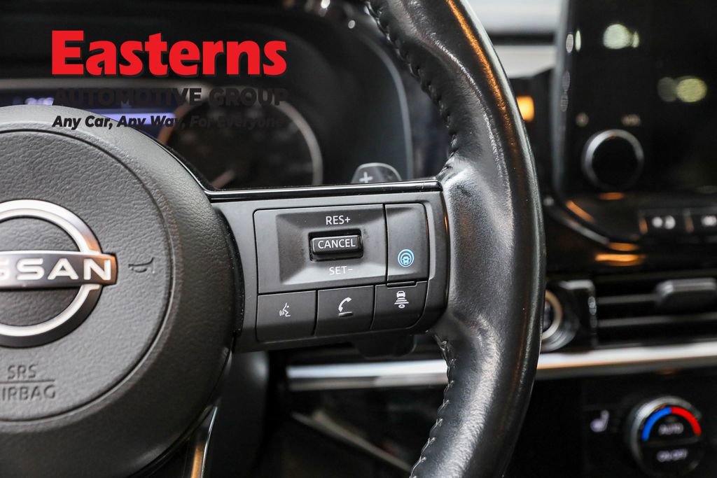 Used 2022 Nissan Pathfinder SL image 16