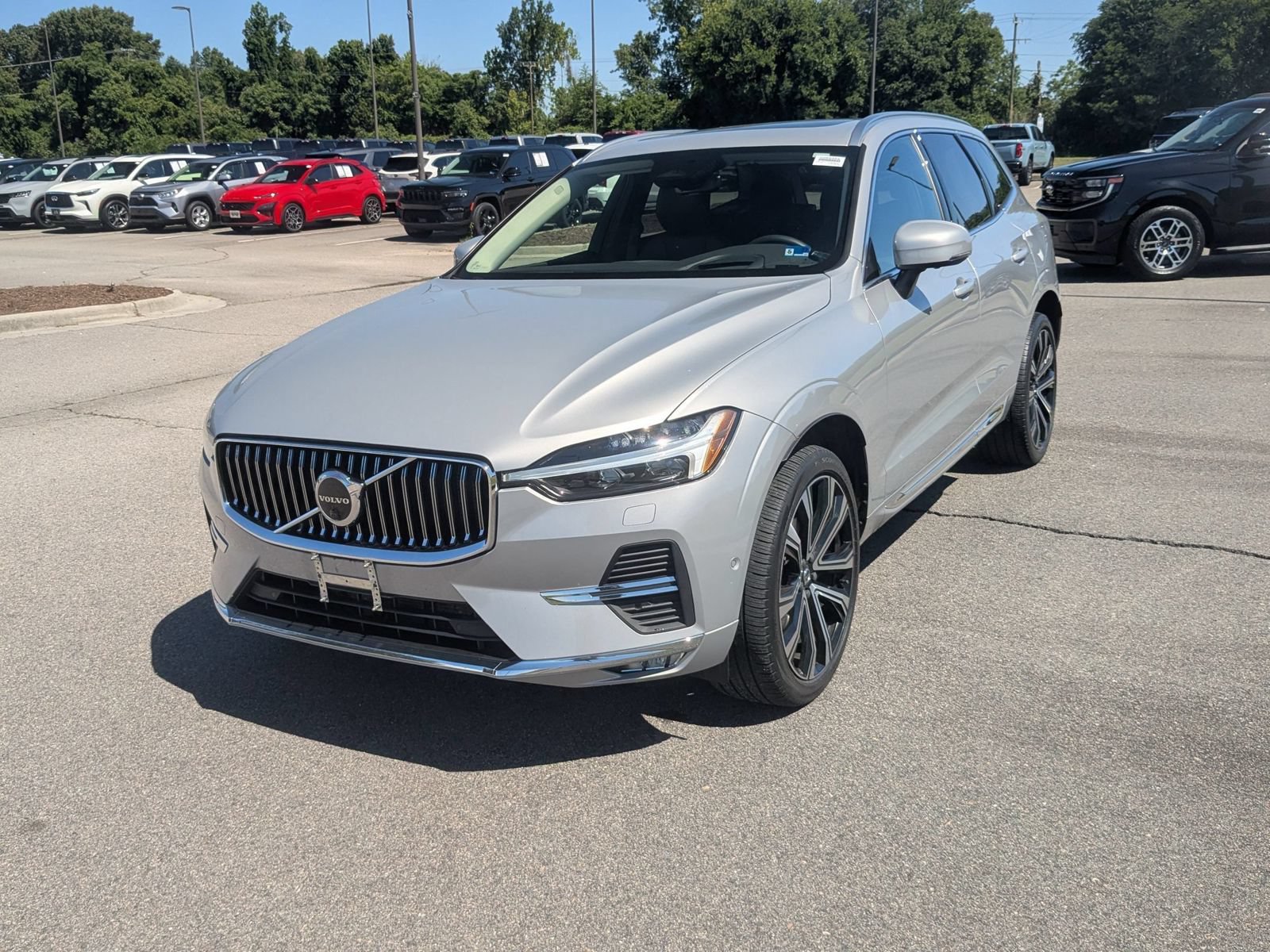 Used 2023 Volvo XC60 B5 Ultimate w/ Climate Package FWD image 7