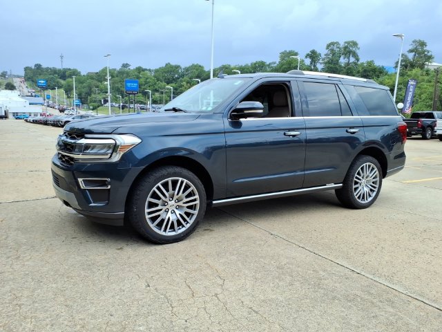 Used 2022 Ford Expedition Limited AWD/4WD image 3