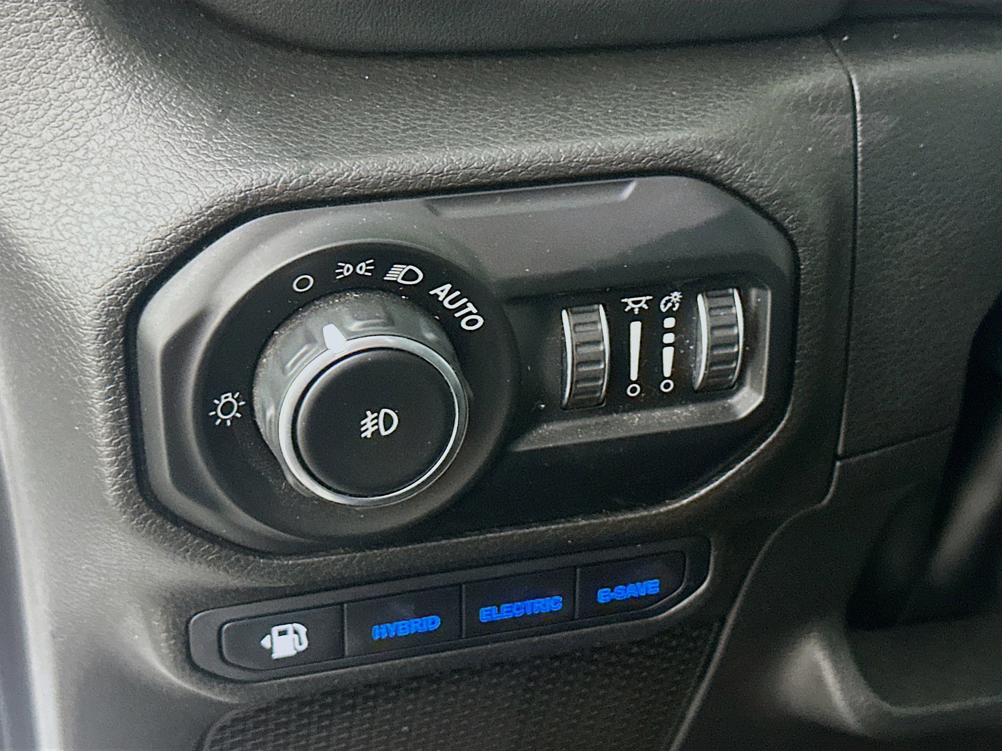 Used 2021 Jeep Wrangler Sahara image 16