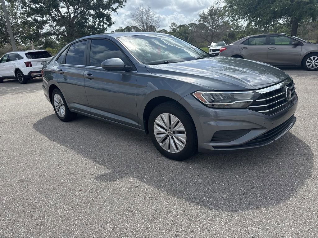 Used 2019 Volkswagen Jetta R-Line FWD image 2