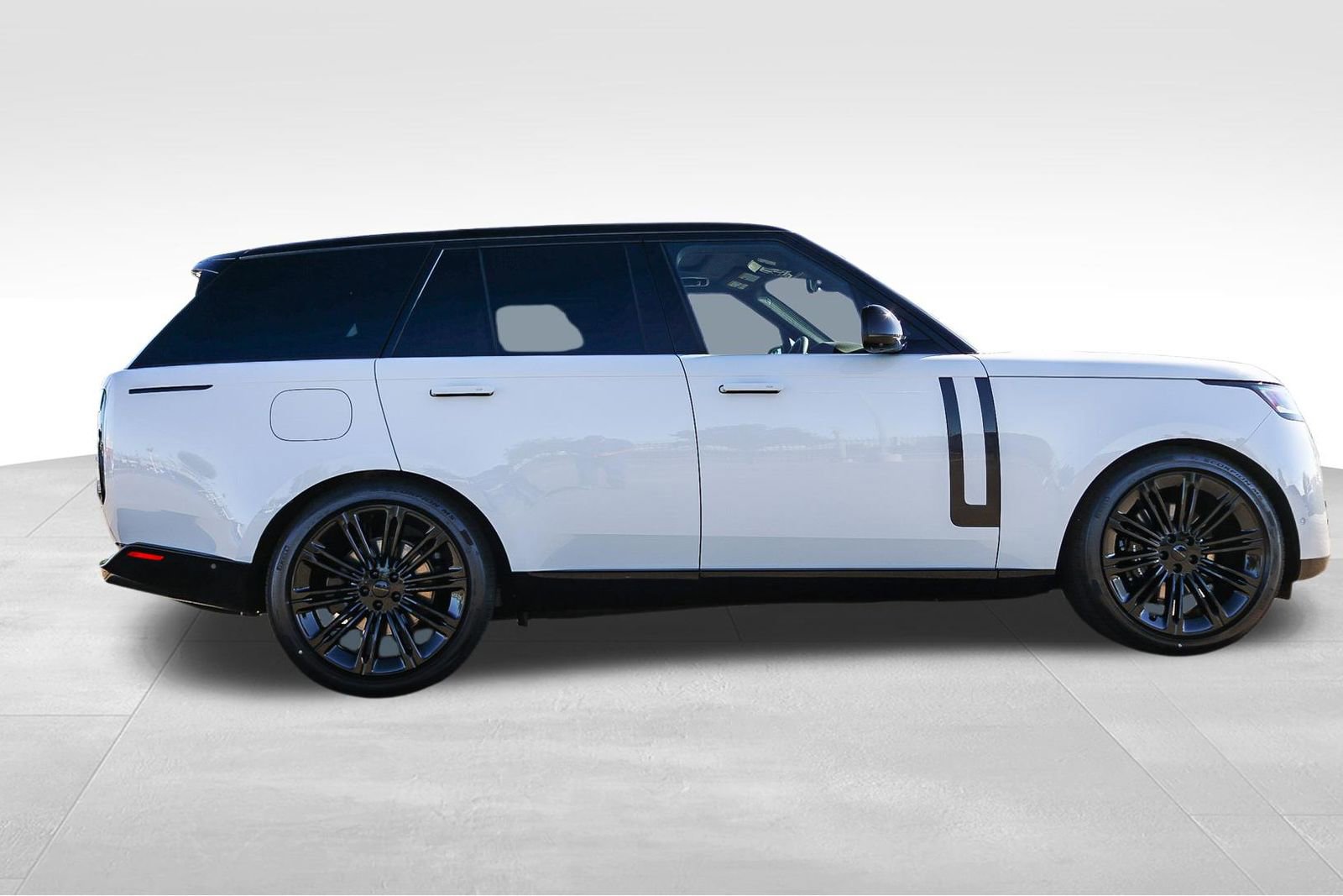 New 2026 Land Rover Range Rover SE image 4