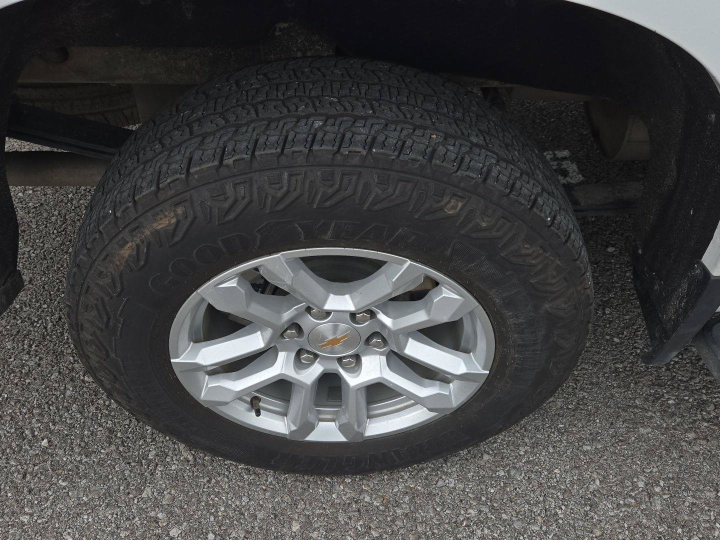 Used 2025 Chevrolet Silverado 1500 LT AWD/4WD image 10