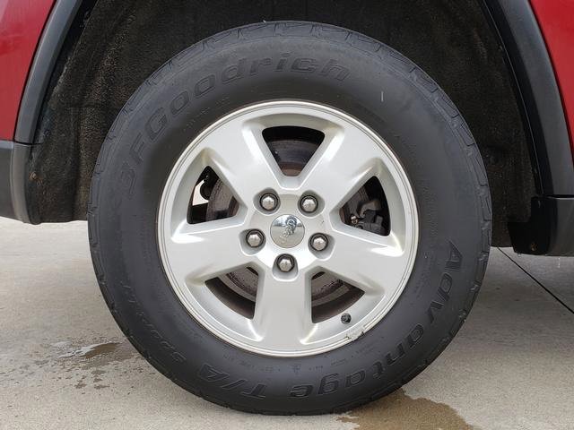 Used 2012 Jeep Grand Cherokee Laredo w/ Laredo E Group image 28