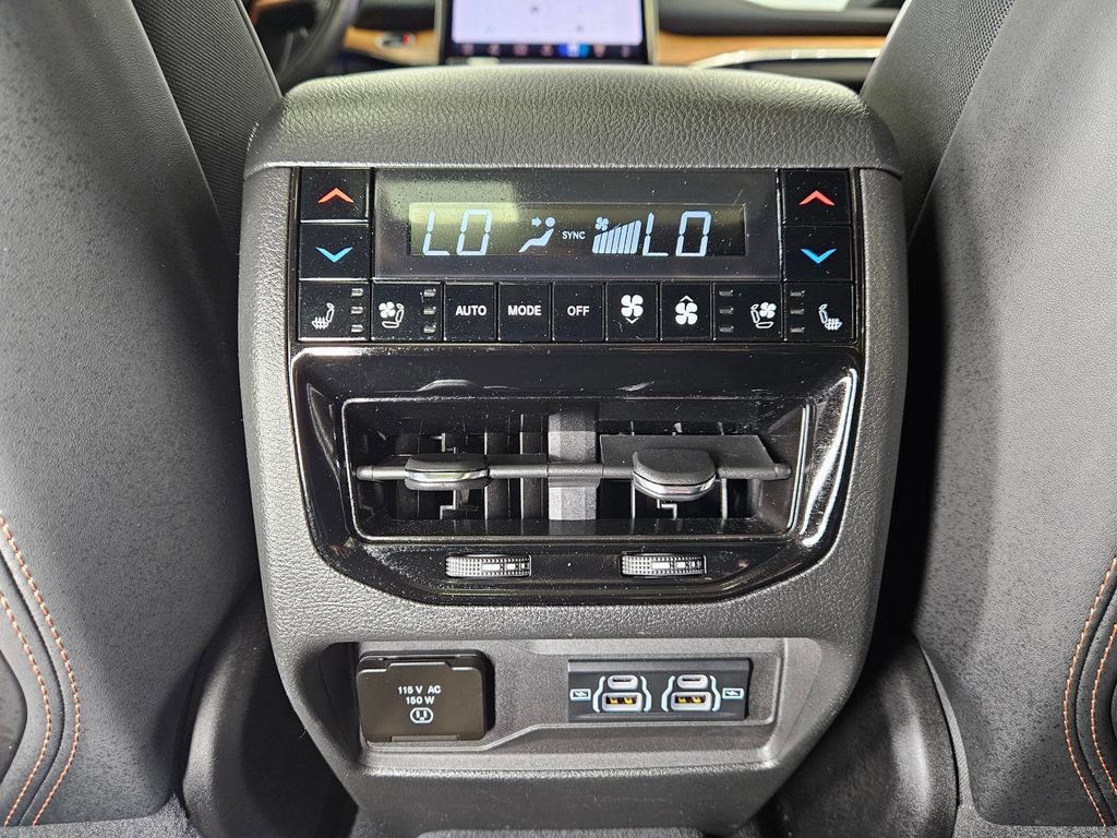 Used 2024 Jeep Grand Cherokee L Summit AWD/4WD image 14