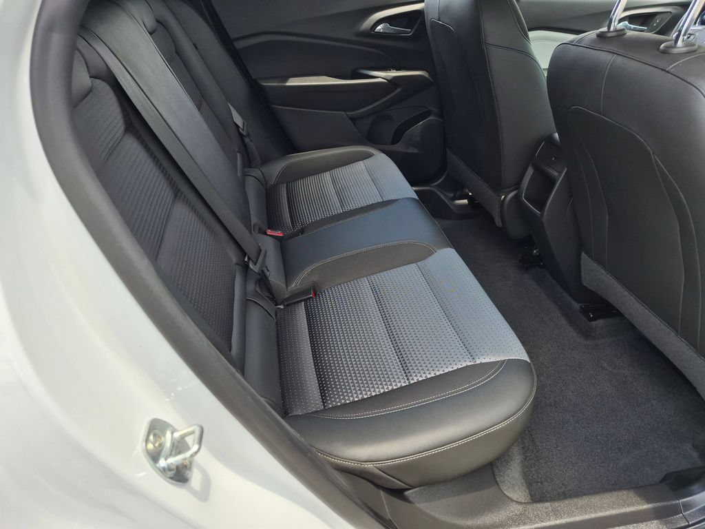 Used 2025 Chevrolet Trax LT w/ LT Convenience Package FWD image 25
