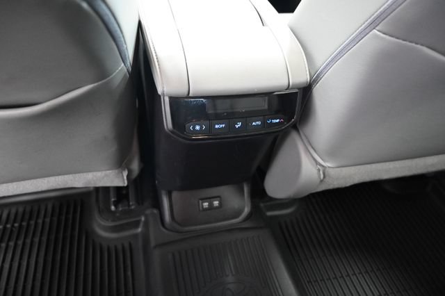 Used 2021 Toyota Highlander XLE AWD/4WD image 31