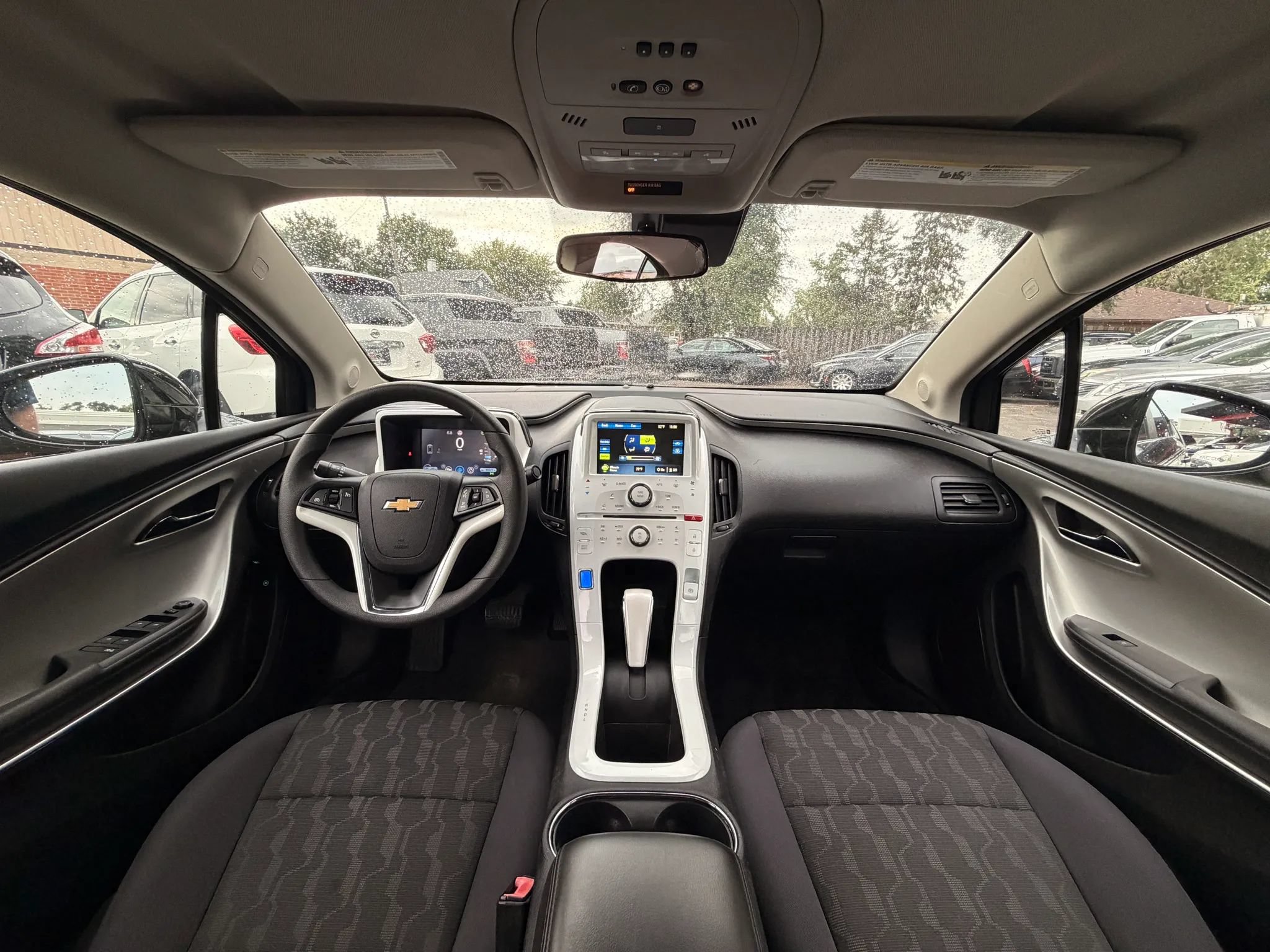 Used 2013 Chevrolet Volt FWD image 2