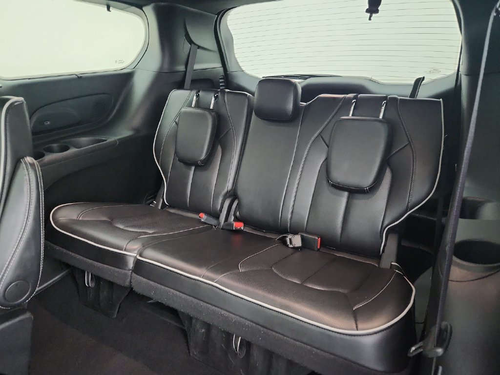 Certified 2025 Chrysler Pacifica Limited FWD image 37