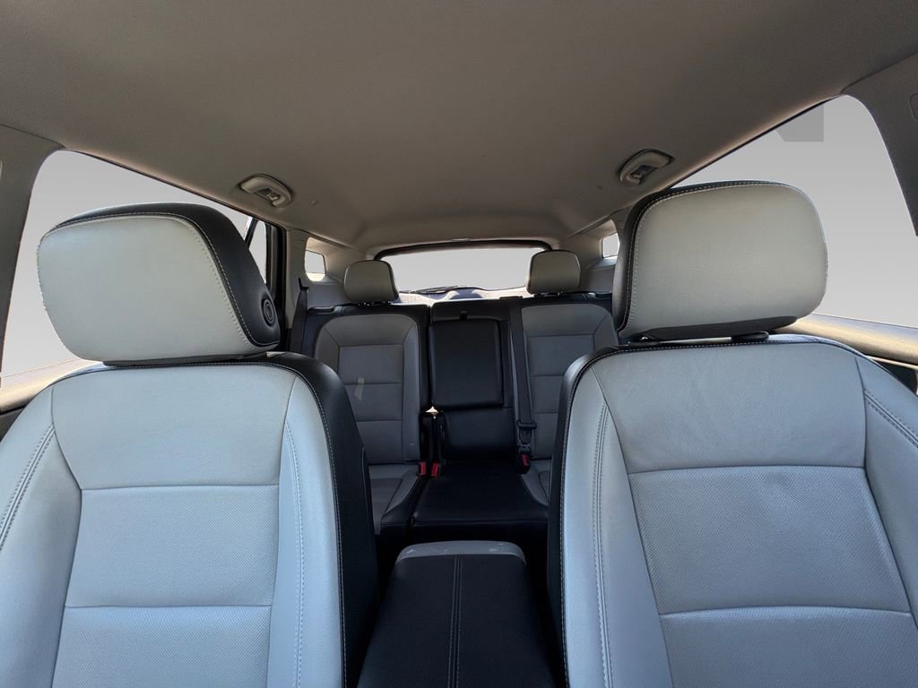 Used 2023 GMC Terrain SLT image 2