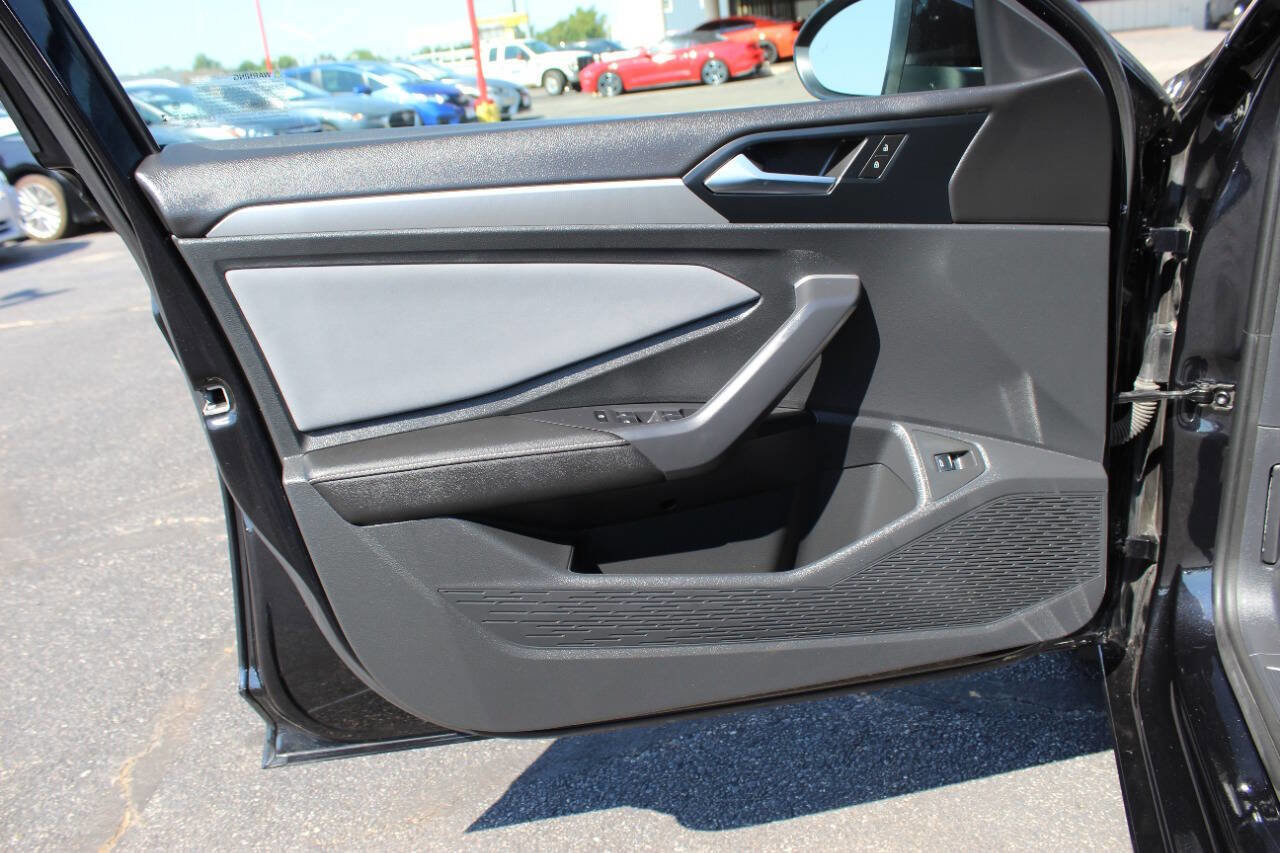 Used 2025 Volkswagen Jetta SE image 17