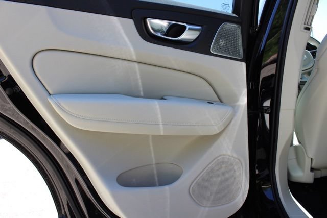 New 2026 Volvo XC60 T8 Ultra w/ Protection Package Premier AWD/4WD image 20