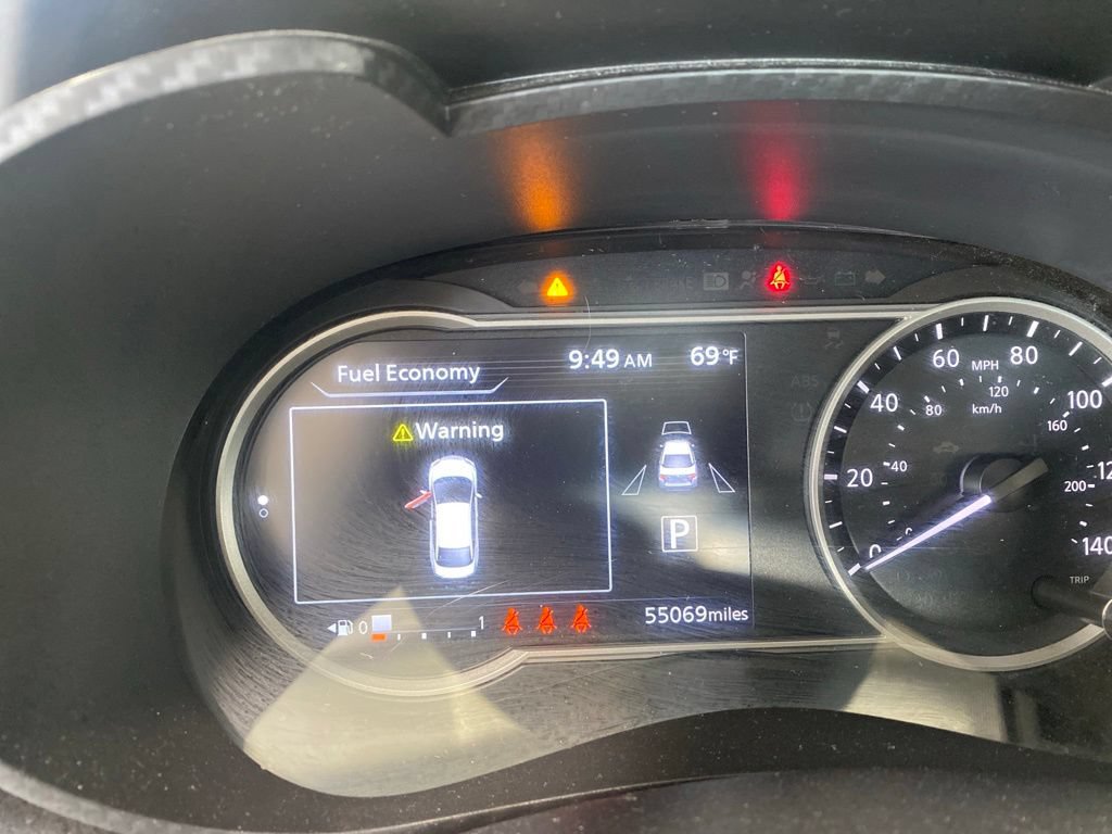 Used 2024 Nissan Versa SR FWD image 5