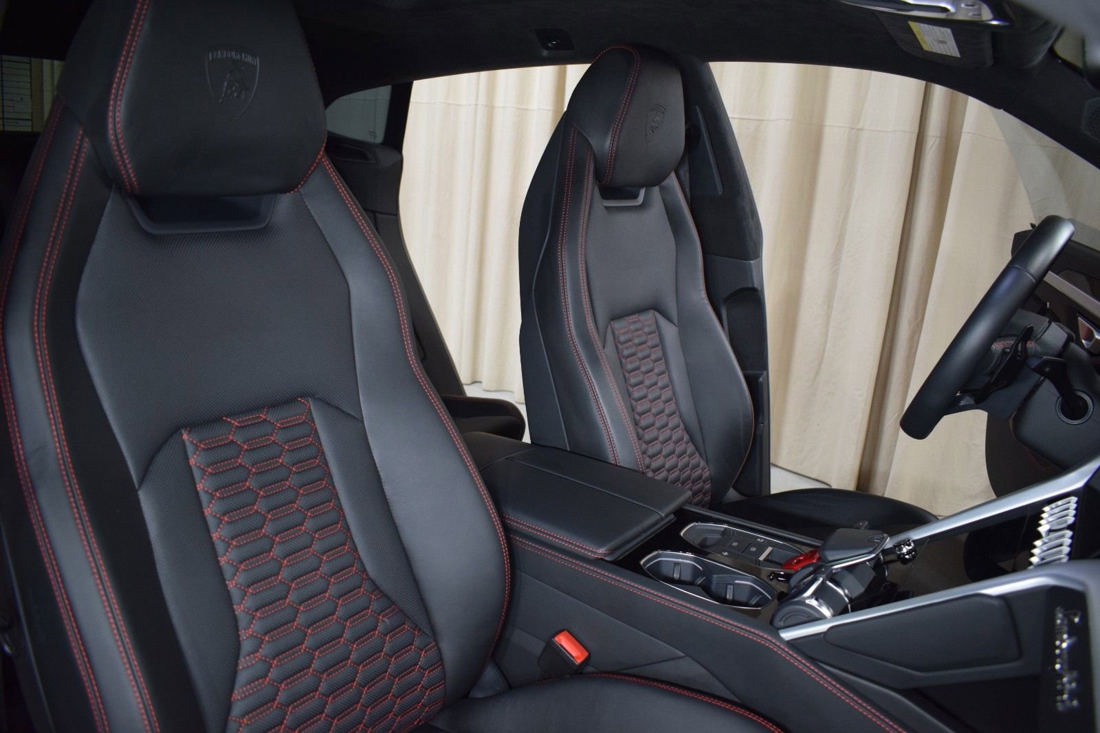 Used 2019 Lamborghini Urus AWD/4WD image 22