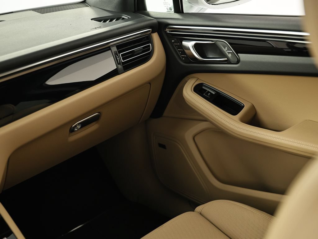 New 2026 Porsche Macan AWD/4WD image 31