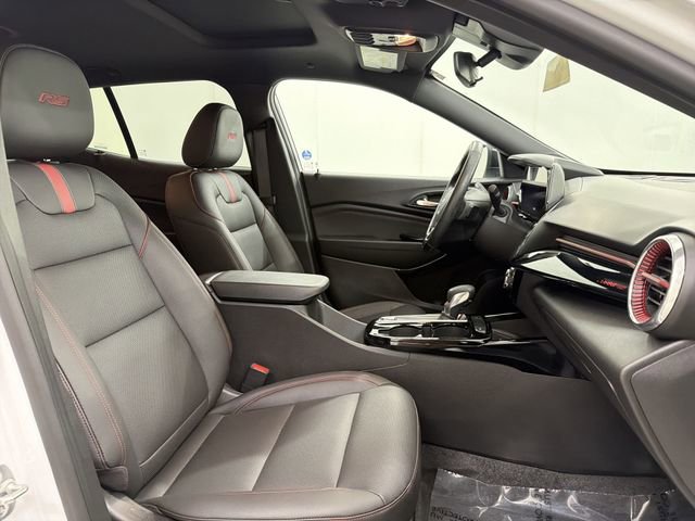 Certified 2024 Chevrolet Trax RS w/ Sunroof Package image 18