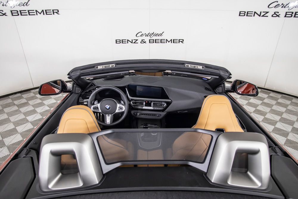 Used 2025 BMW Z4 M40i w/ Premium Package image 10