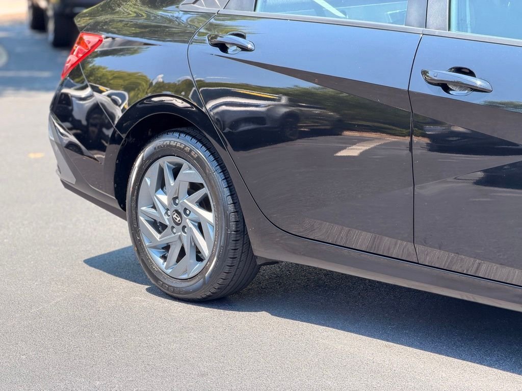 Used 2024 Hyundai Elantra SEL FWD image 7