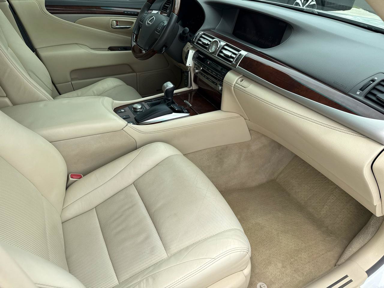 Used 2013 Lexus LS 460 w/ Comfort Pkg RWD image 57