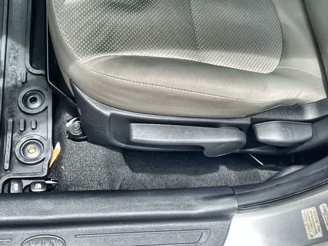 Used 2013 Kia Forte EX FWD image 29