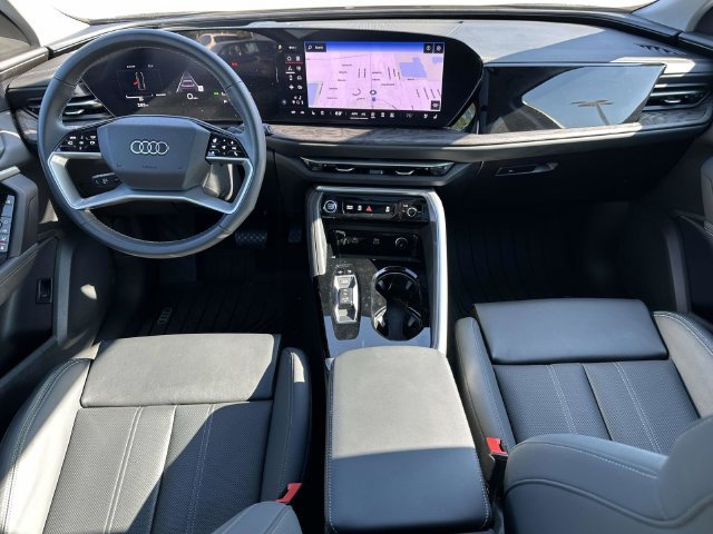 Used 2025 Audi Q5 Premium Plus w/ Premium Plus AWD/4WD image 18