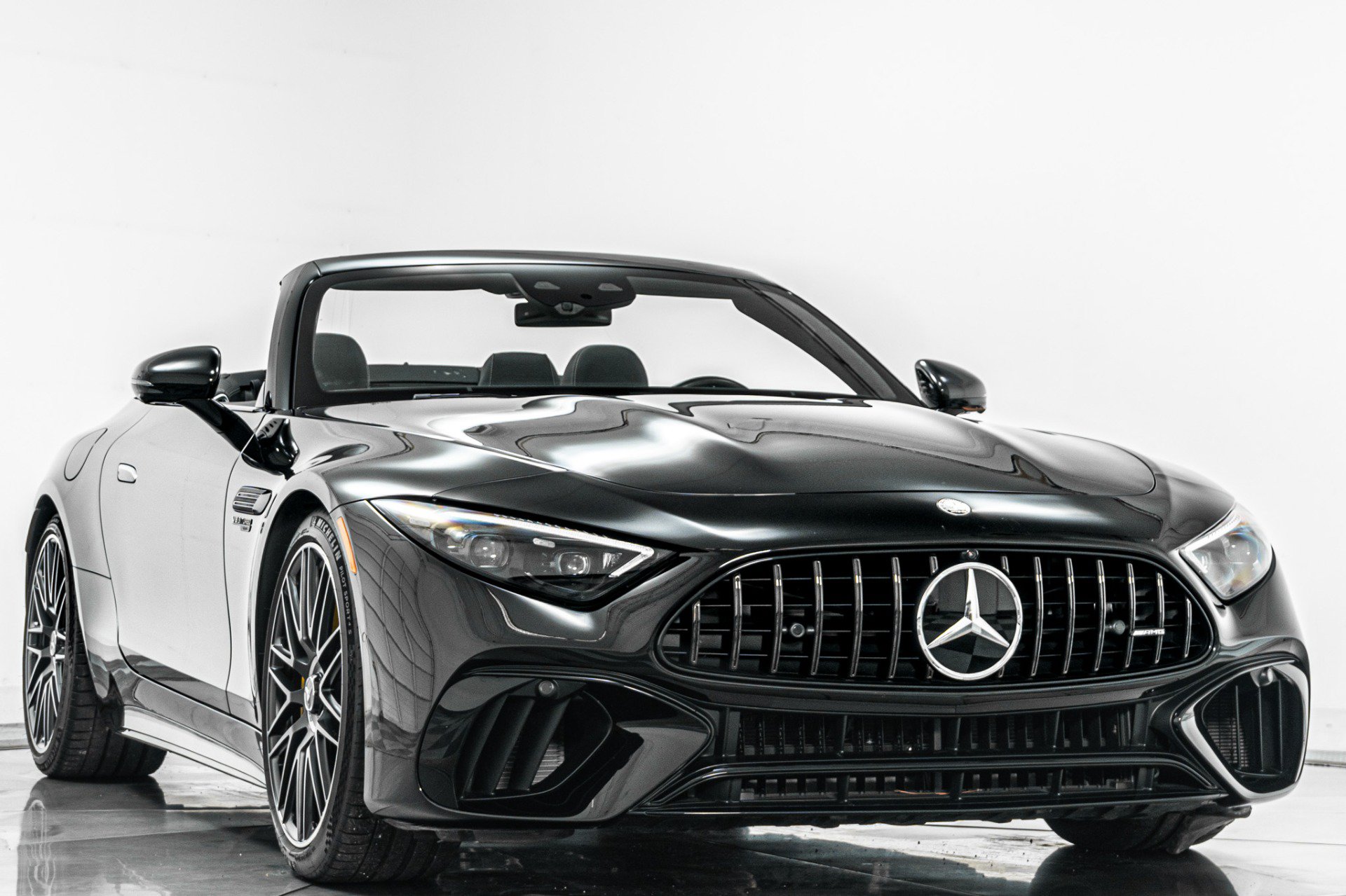 Used 2023 Mercedes-Benz SL 63 AMG 4MATIC image 3