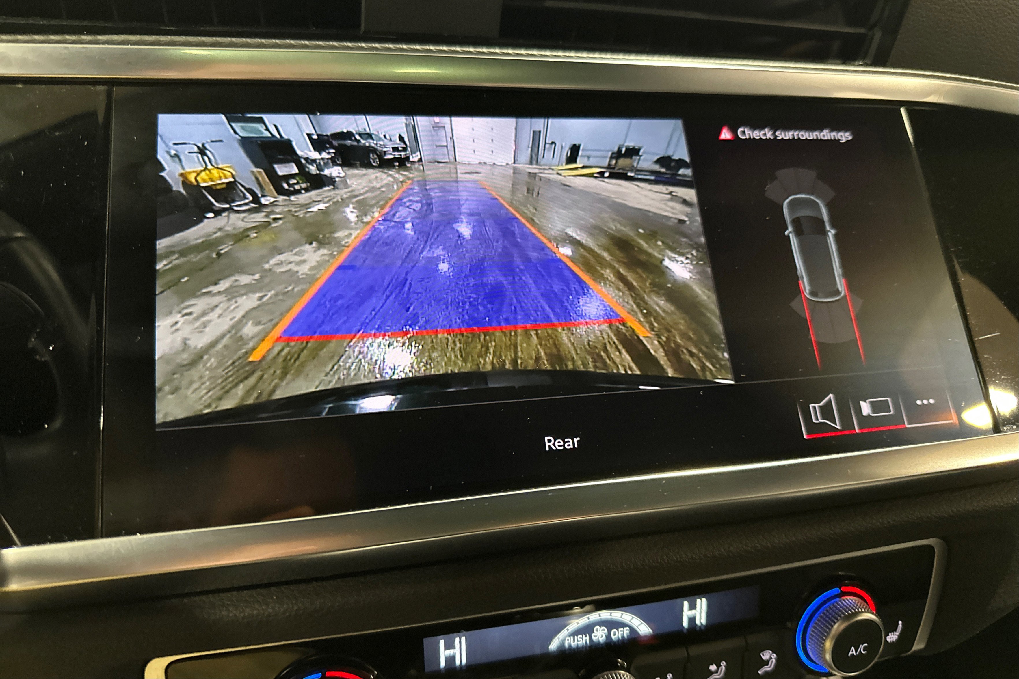 Used 2025 Audi Q3 2.0T Premium image 31