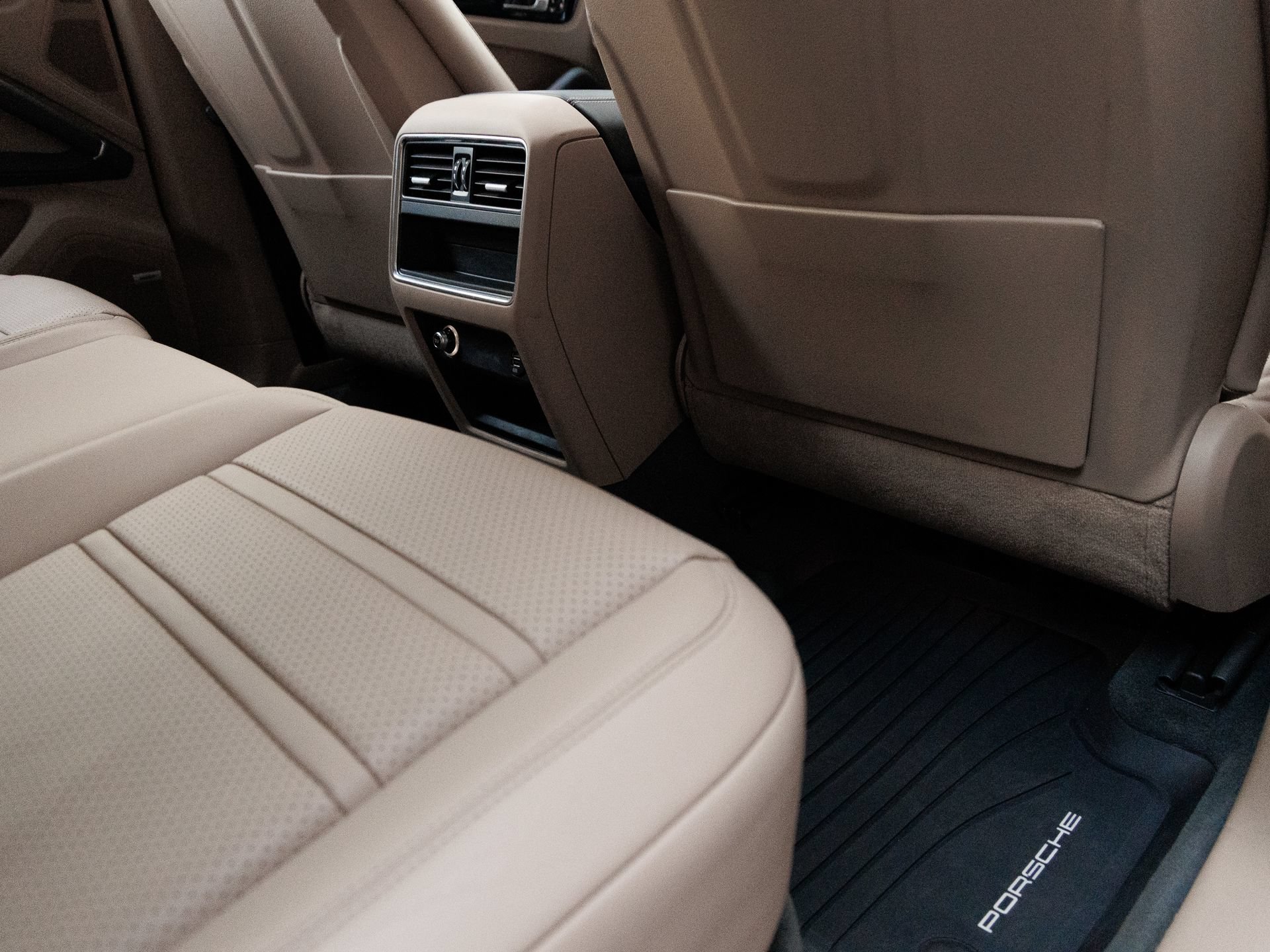 Certified 2019 Porsche Cayenne AWD/4WD image 32