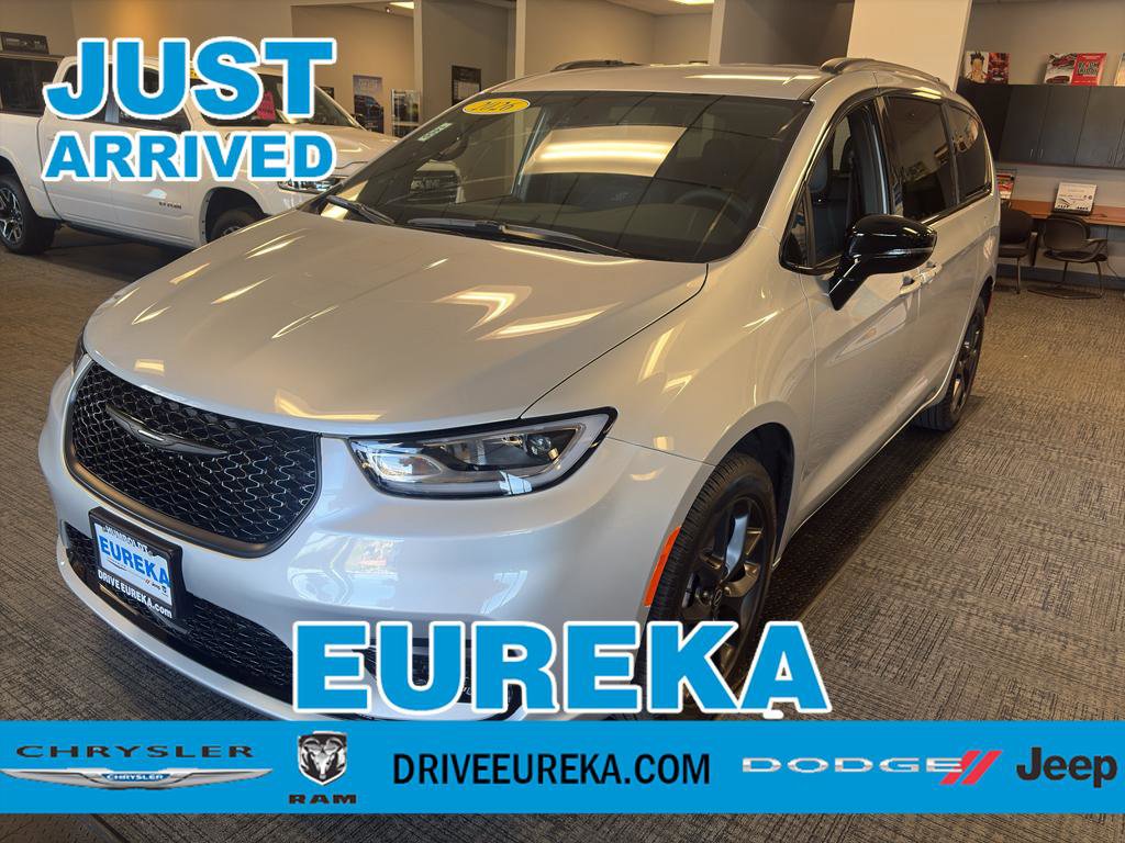 New 2026 Chrysler Pacifica Select w/ S Appearance Package