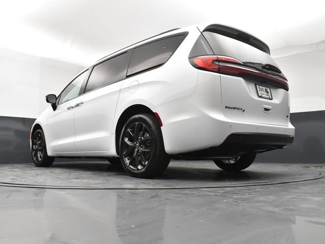 New 2026 Chrysler Pacifica Select w/ S Appearance Package AWD/4WD image 22