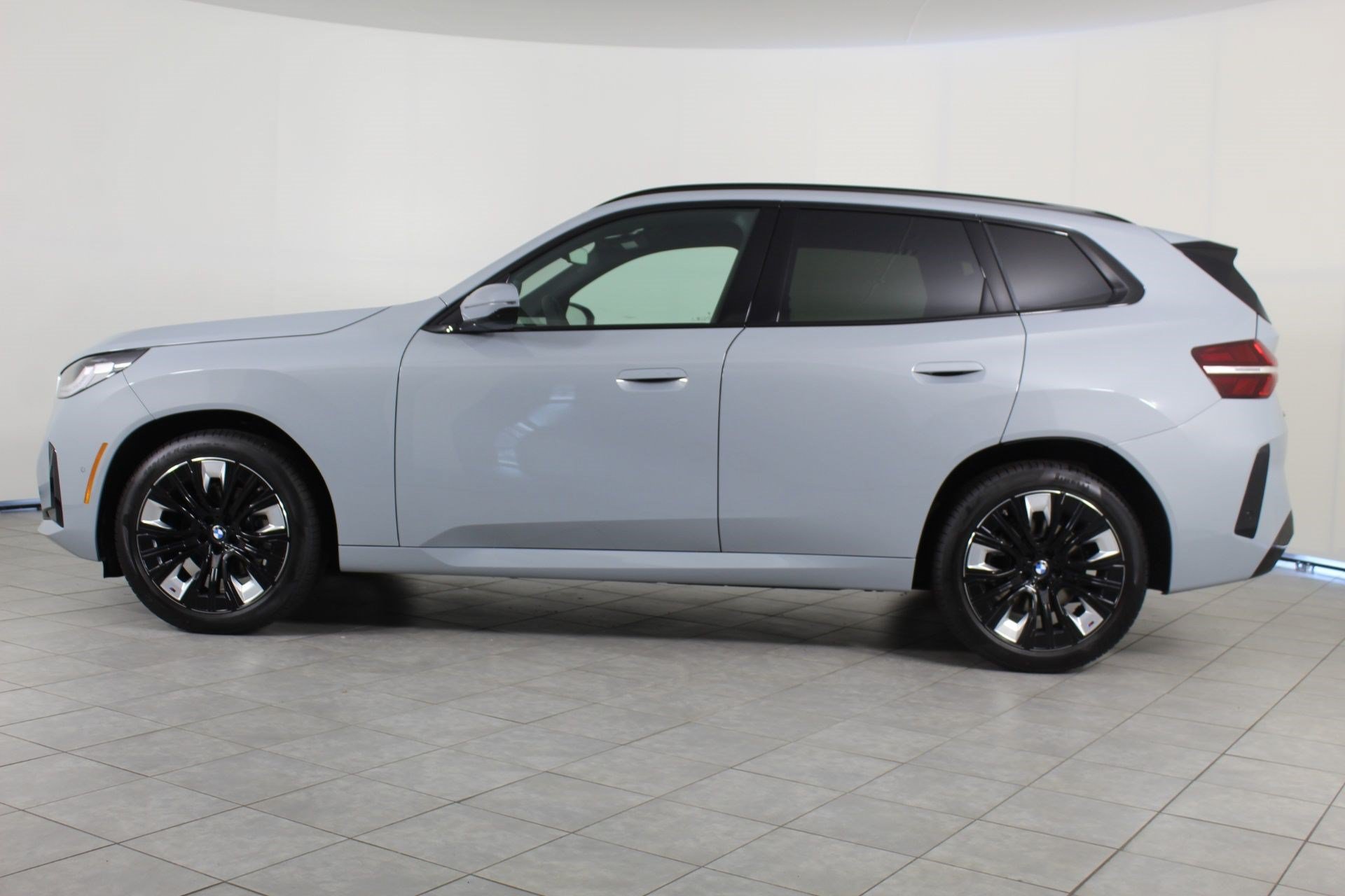 Used 2026 BMW X3 xDrive30i w/ Premium Package AWD/4WD image 2
