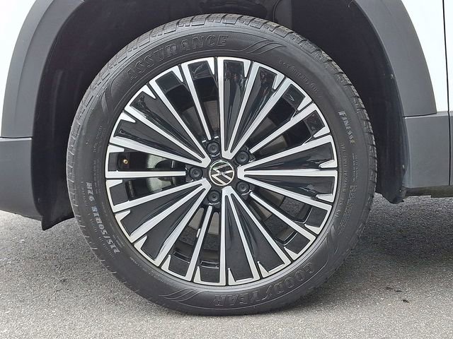Used 2025 Volkswagen Taos SE FWD image 8