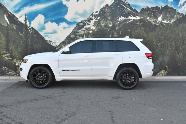 Used 2017 Jeep Grand Cherokee Altitude AWD/4WD image 7