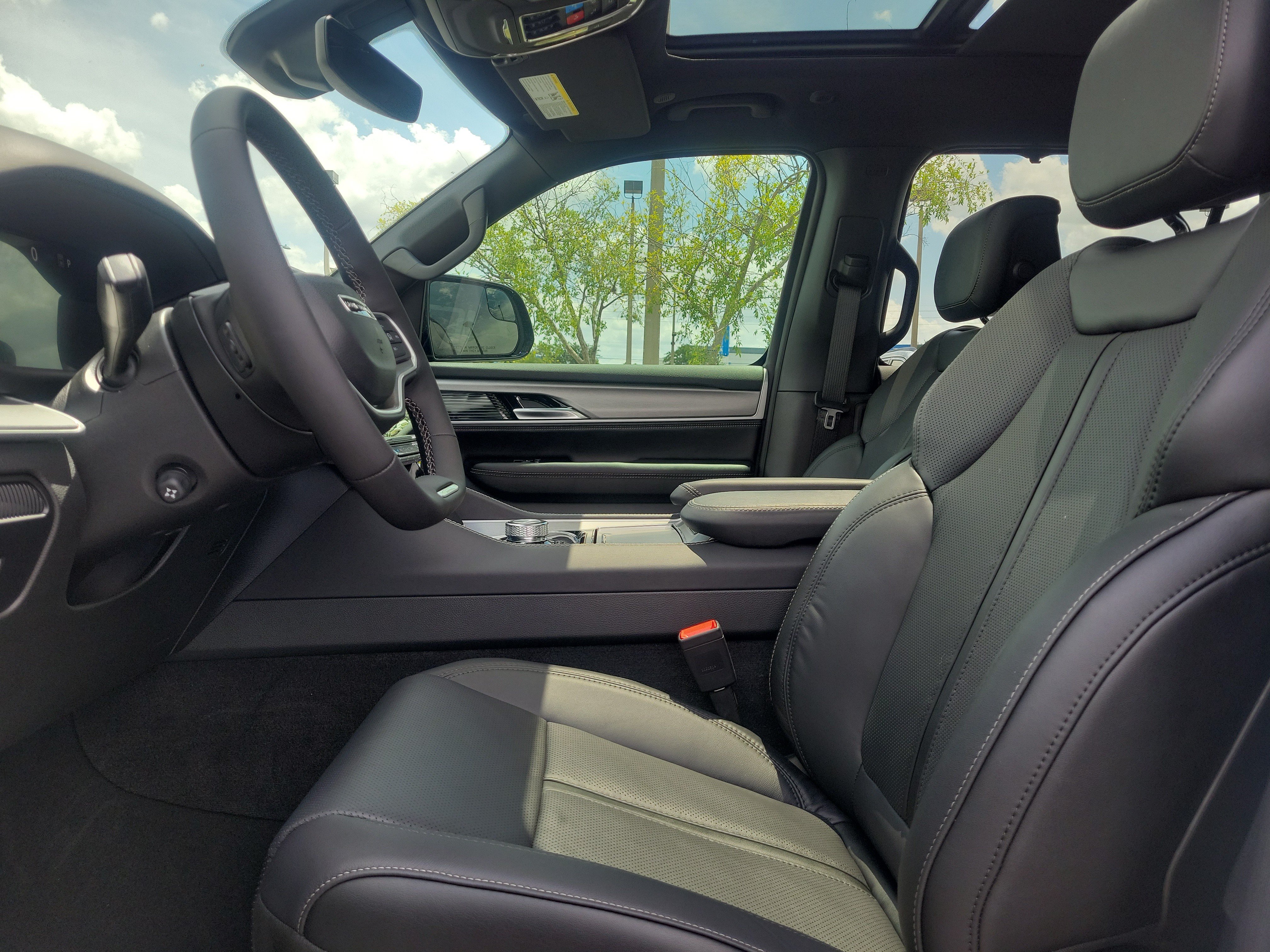 New 2026 Jeep Grand Wagoneer L Limited AWD/4WD image 12