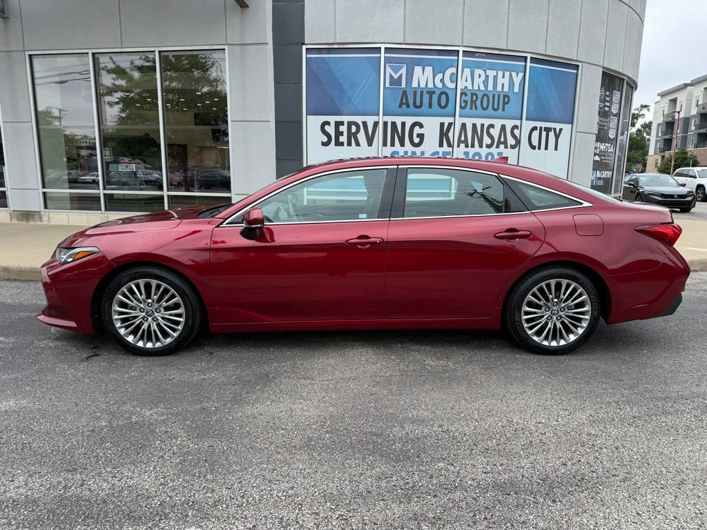 Used 2022 Toyota Avalon Limited w/ Advanced Safety Package FWD image 2