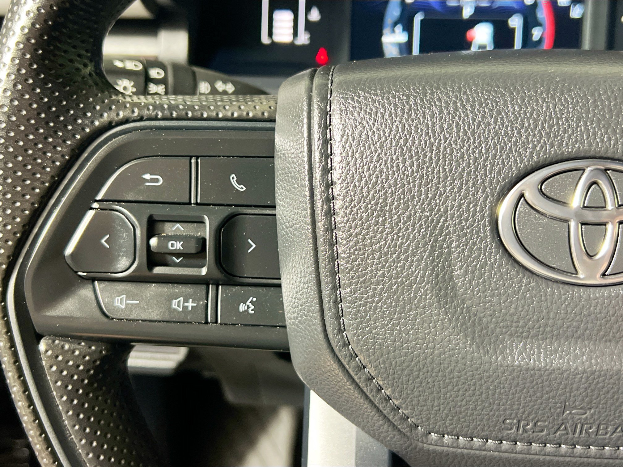 Used 2024 Toyota Tacoma SR5 AWD/4WD image 18